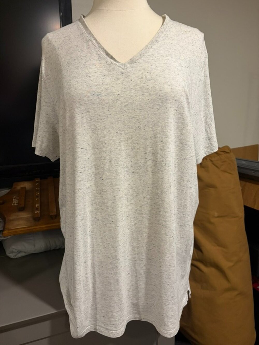 Vince Speckled V-Neck Linen Blend Tunic Tee – XL